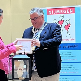 Mevrouw bij officieel moment NDW21